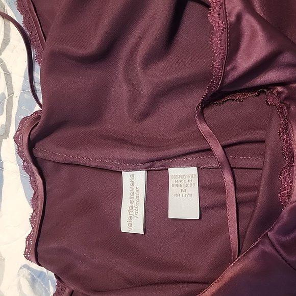 Slinky simple lingerie - Picture 3 of 5